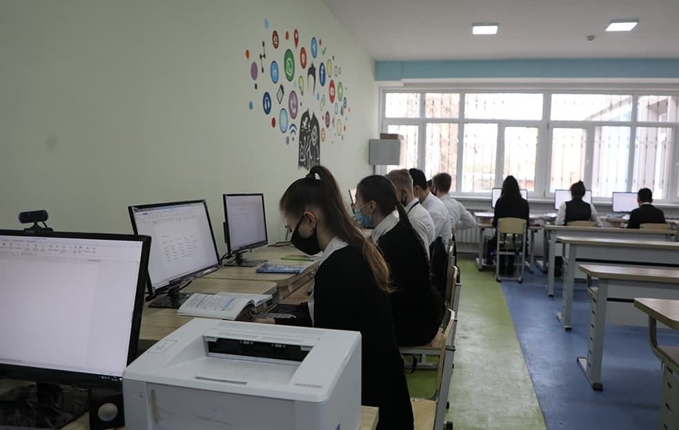 Respublika maktablarining 90 foiziga optik tolali internet tarmog‘i yetkazilmoqda – Vazirlar Mahkamasi