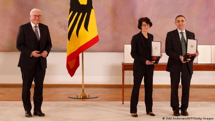 BioNTech/Pfizer vaksinasi mualliflari Germaniya hukumatining eng oliy mukofotiga sazovor bo‘lishdi