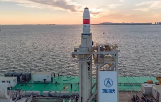 Xitoy fazoviy raketalarni uchirish uchun suzuvchi kosmodrom qurmoqda