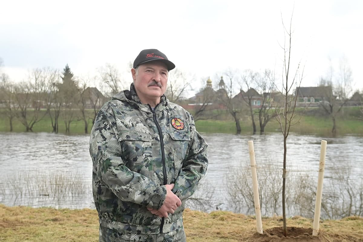 Rossiya va Belarus davlat to‘ntarishining oldi olingani haqida xabar berdi. Lukashenko amerikaliklarni aybladi