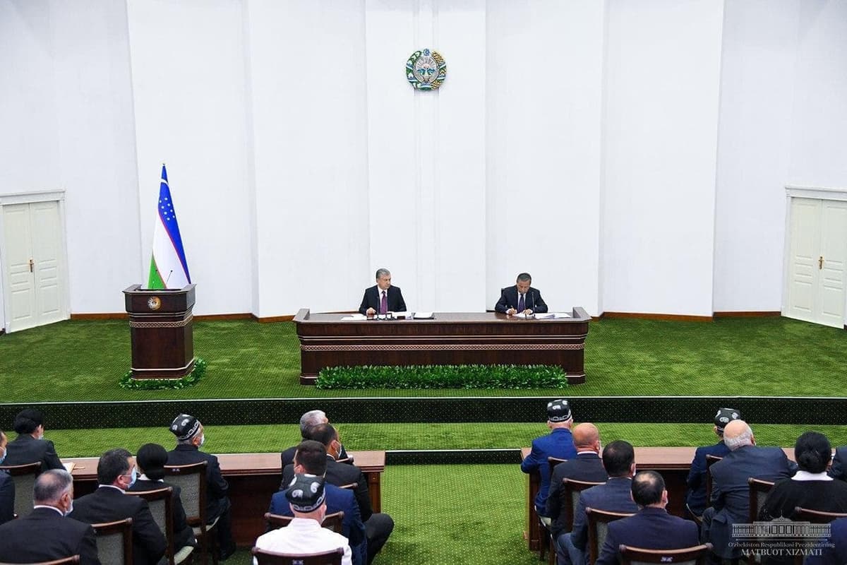 Все работники экономического комплекса Андижана условно уволены, им дали испытательный срок 3 месяца