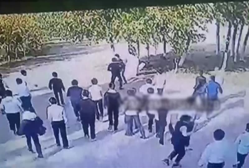 Termizda maktab o‘quvchilari tomonidan mushtlashuv uyushtirilgani aytildi