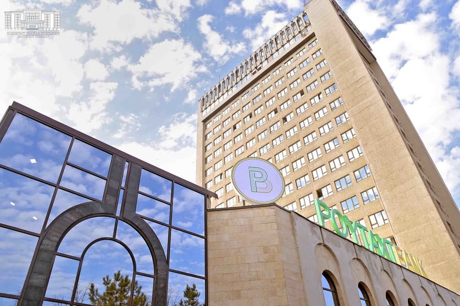 Davlat ulushidagi ikkita bank sotuvining birinchi bosqichi yakunlandi
