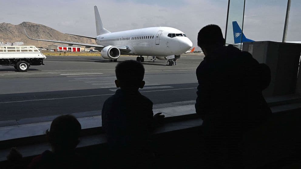Toliblar boshqa mamlakatlar bilan muntazam aviaqatnovlarni tiklashga tayyorligini bildirdi