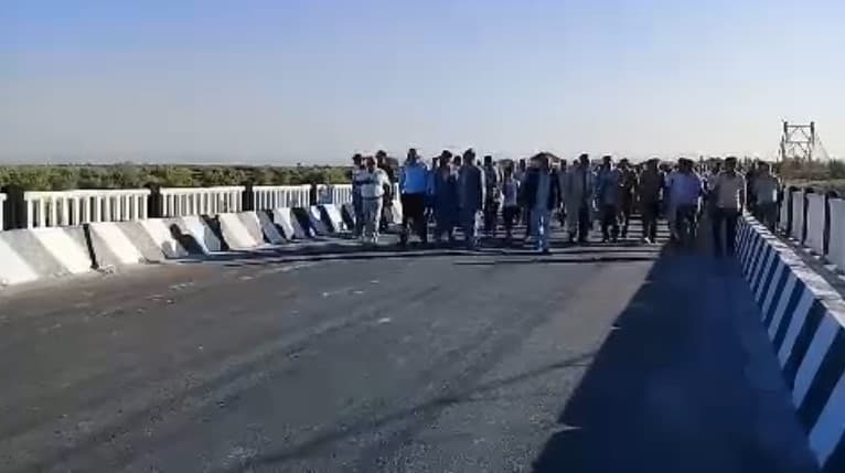 В Самарканде сдали в эксплуатацию мост, соединивший два района