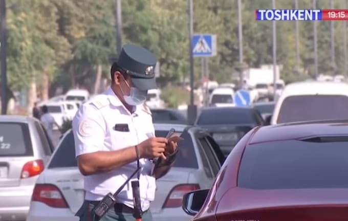 Bu safar qizil «Malibu». YPX xodimi «yuqoridan telefon» tufayli qoidabuzar ayolni qo‘yib yubordi
