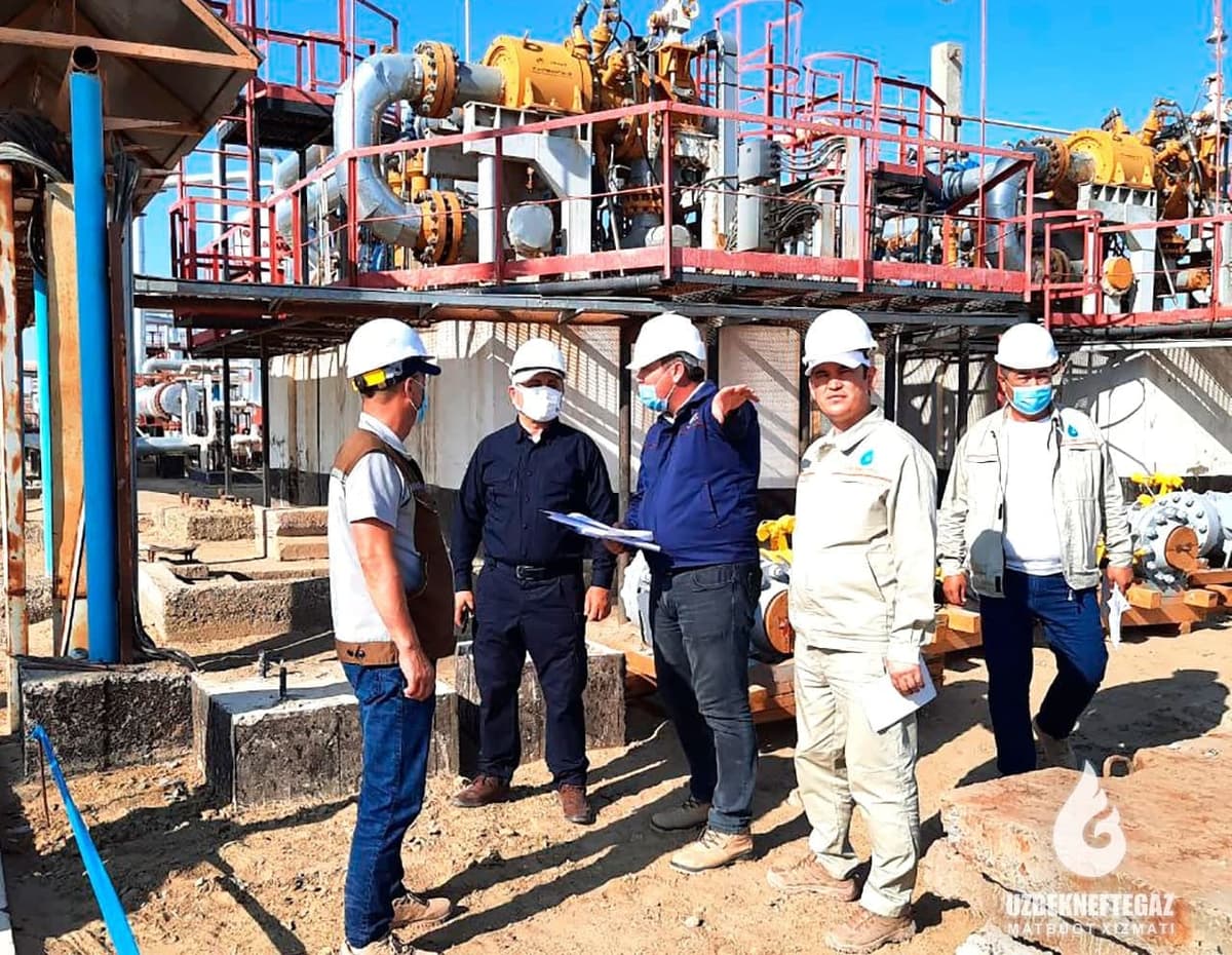 “O‘zbekneftgaz”: Boshqaruv raisi boshchiligidagi ishchi guruh Ustyurtda uglevodorodlar qazib chiqarish borasidagi ishlar holatini o‘rgandi