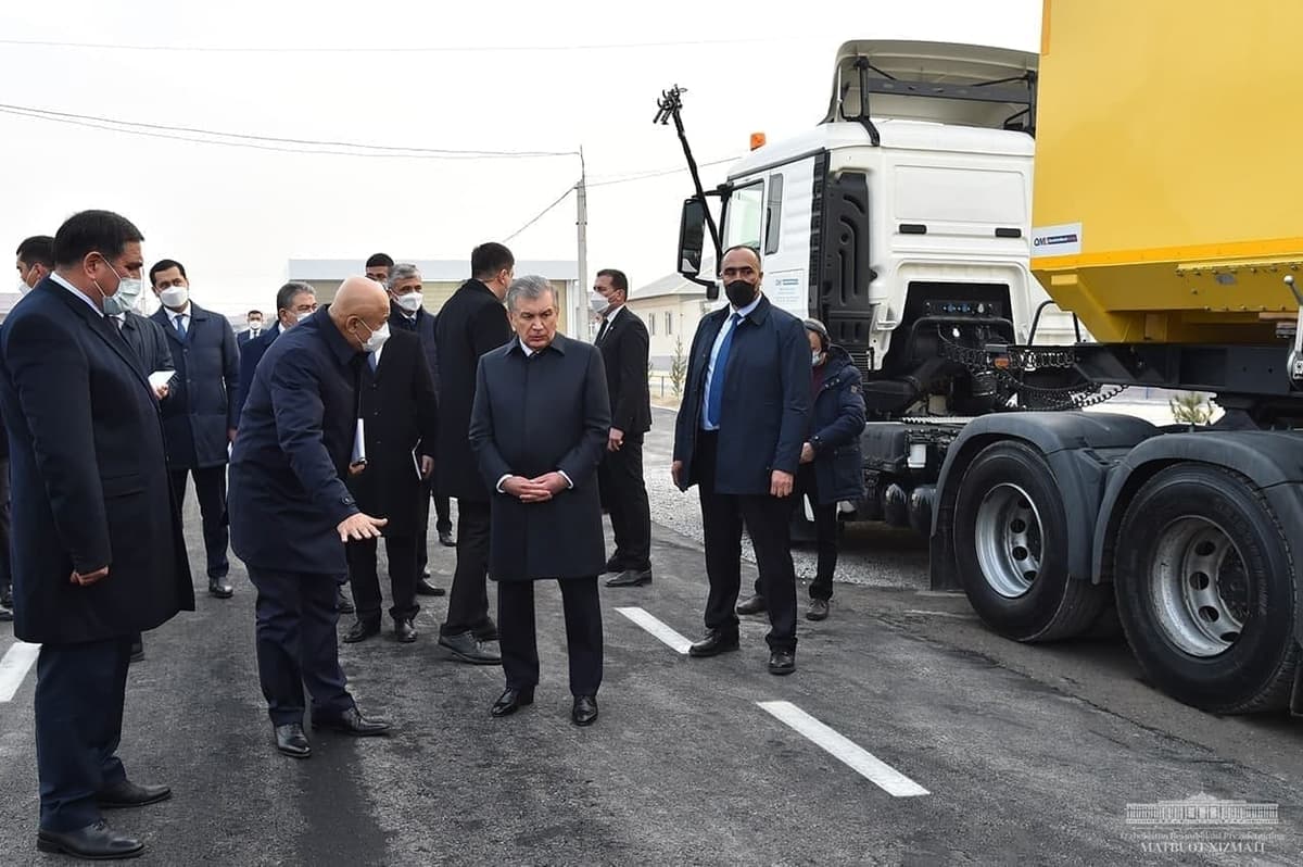 Yo‘llar bo‘yicha barcha tashqi loyihalarni 2 yilga to‘xtatamiz, bor kuchni ichki yo‘llarga qaratamiz - prezident
