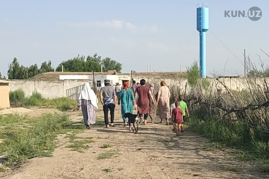 Zarbdordagi mahalla ahli ichimlik suvini sotib oladi. Bu - «Obod qishloq» dasturidan keyingi holat