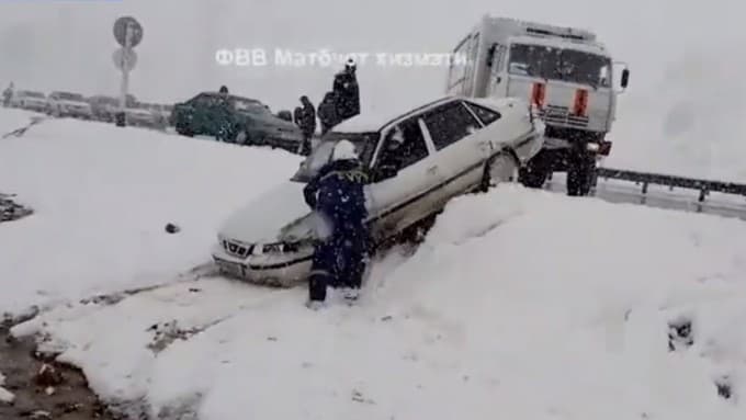 «Qamchiq» dovonida ikkita mashina xandaqqa tushib ketdi