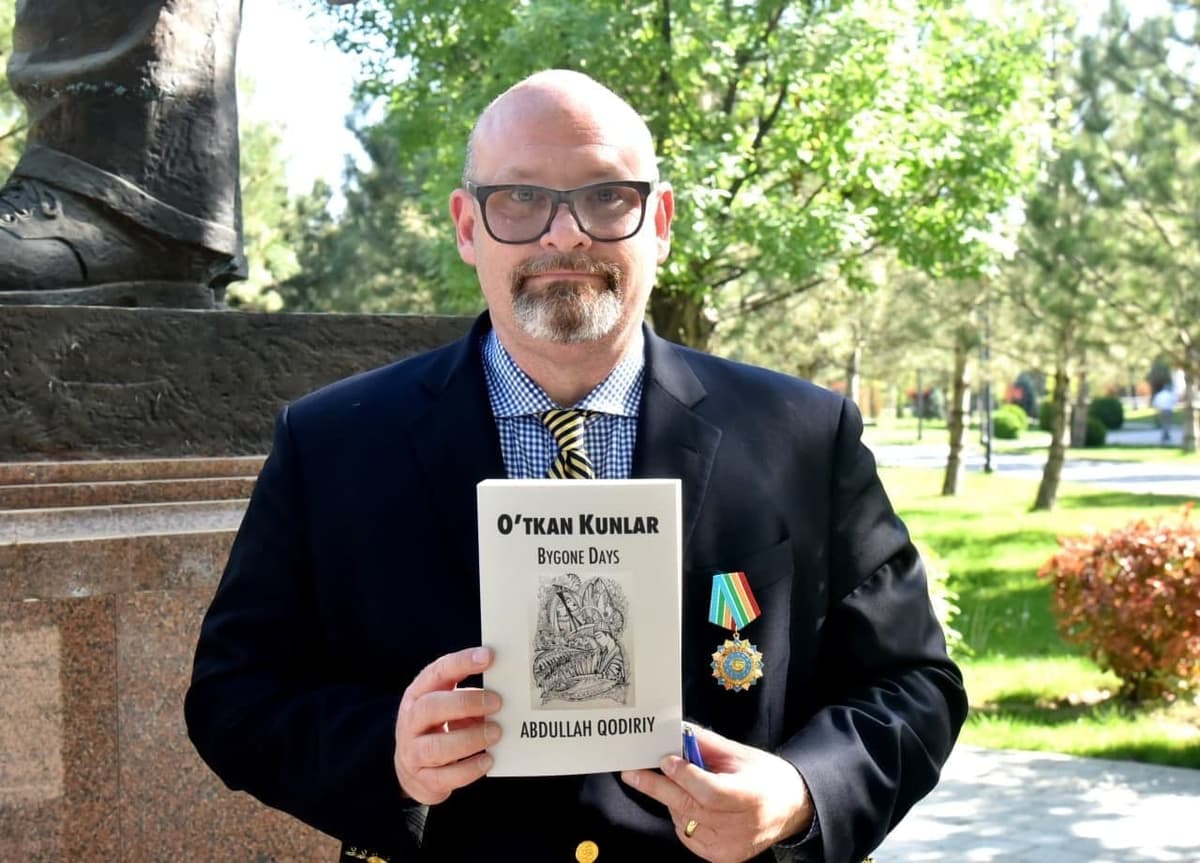 Translator of “Bygone Days” receives his promised honorarium 