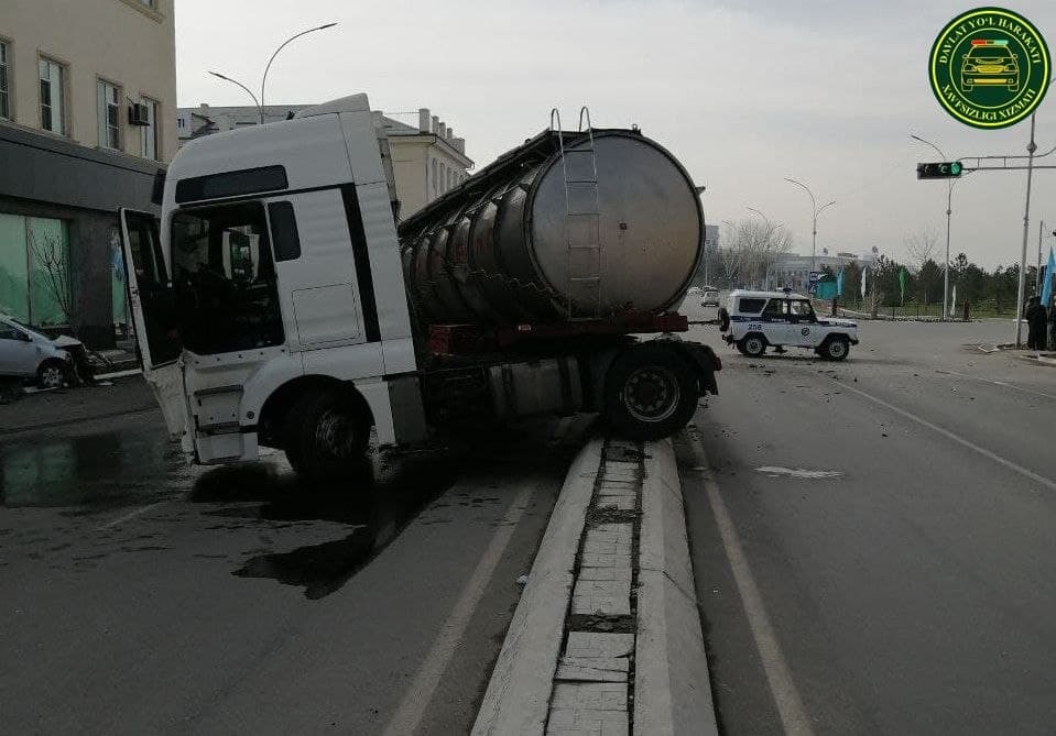 Farg‘onada “Cobalt” va neft tashuvchi yuk avtomobili ishtirokida to‘qnashuv sodir bo‘ldi