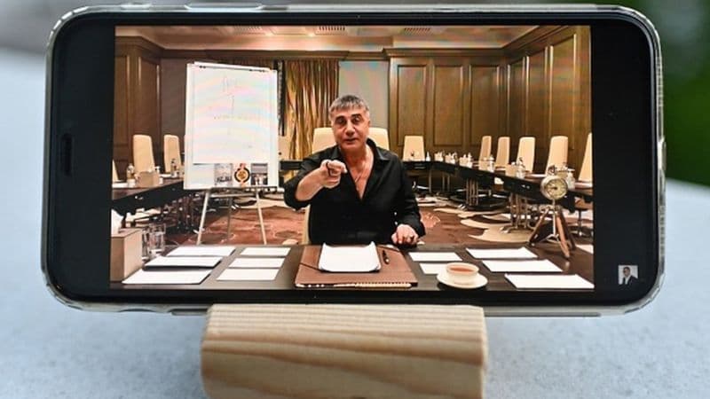 Turk mafiozi hukmron partiya vakiliga «sumka-sumka pul bergani»ni iddao qildi
