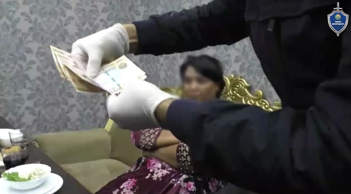 В Навои женщина пыталась продать 19-летнюю девушку, оказавшуюся в трудном положении