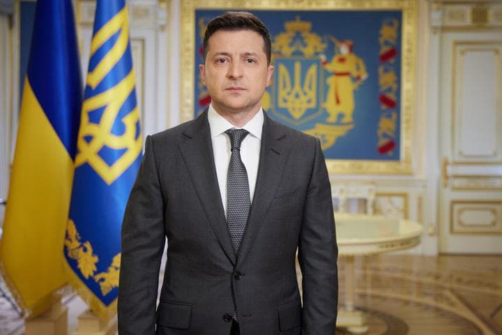 Зеленский предложил Путину встретиться в Донбассе