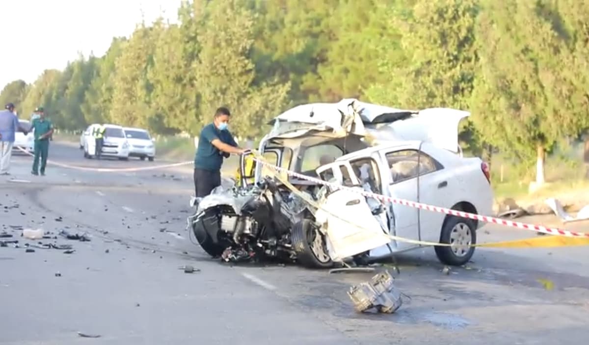 Surxondaryoda «Kamaz» yuk mashinasi bilan to‘qnashgan «Kobalt» haydovchisi vafot etdi