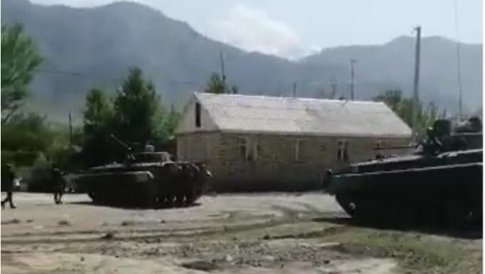 Чегарадаги можаро. Қирғиз ва тожик ҳарбийлари ўртасида отишма рўй берди, бир киши ҳалок бўлган, аёллар ва болалар эвакуация қилинган