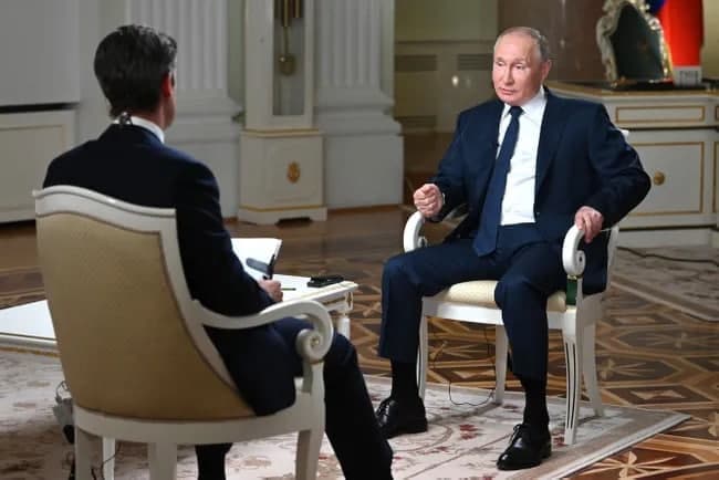 «Bizda kimnidir o‘ldirish odati yo‘q». Putinning Navalniy, Bayden va AQSh bilan munosabatlar haqidagi intervyusidan asosiy ma'lumotlar