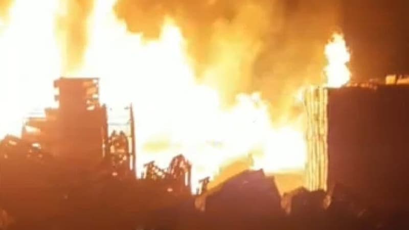 На берегу реки Чирчик в Ташкенте произошел крупный пожар