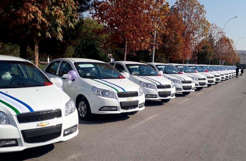 Davlat amaldorlarining xizmat mashinalariga yangi turdagi avtoraqamlar beriladi