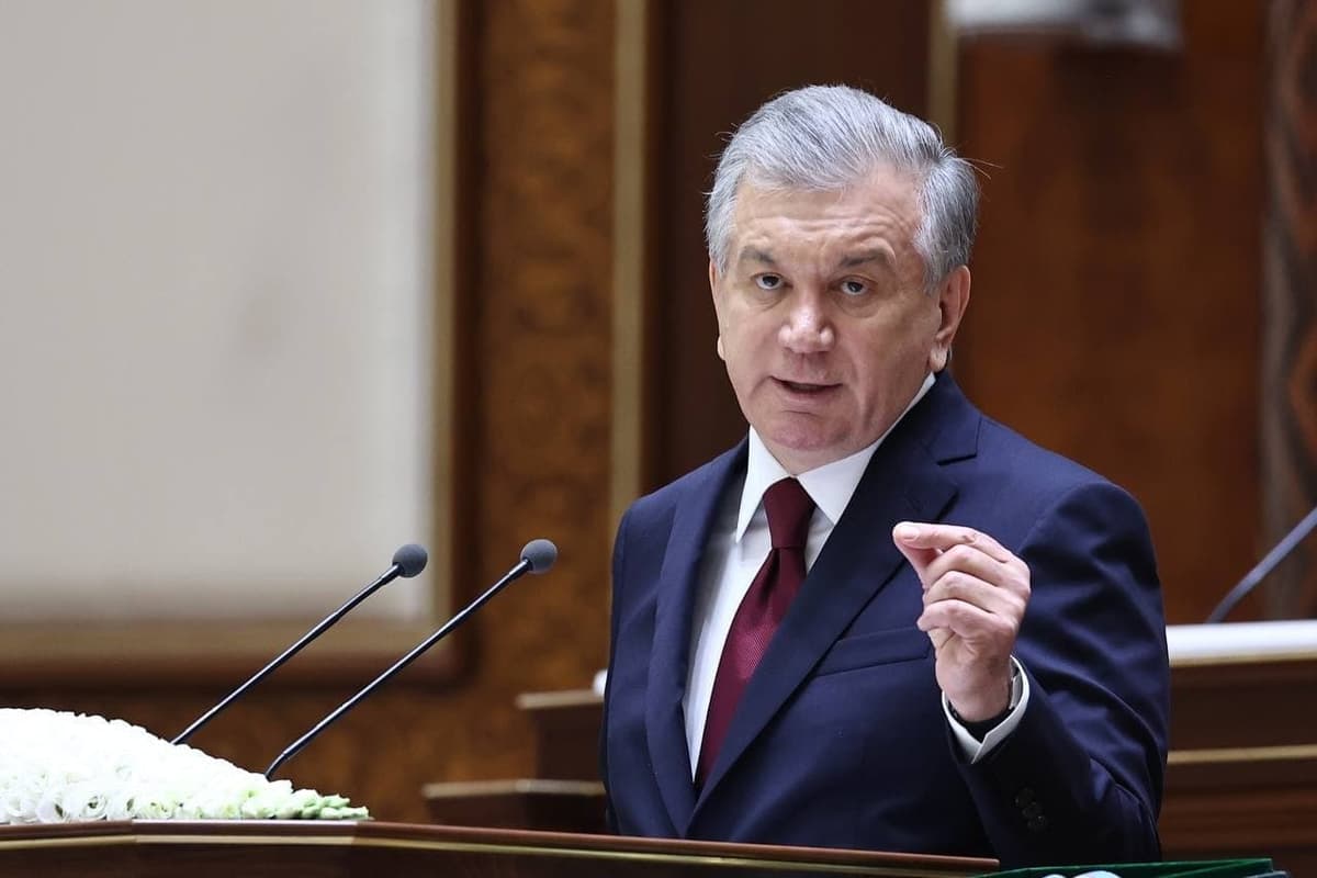 Prezident: «Rahbar xalqqa yuk bo‘lmasligi, aksincha, xalqning yukini yelkasiga olishi kerak»