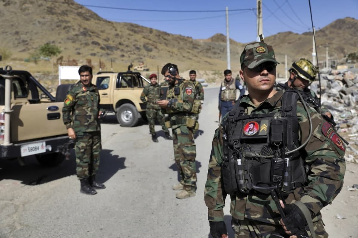 46 nafar afg‘on harbiysi Pokistondan boshpana so‘radi