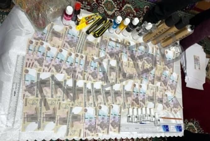 Toshkentda 55 mln so‘m qalbaki pullarni muomalaga kiritmoqchi bo‘lgan shaxslar ushlandi