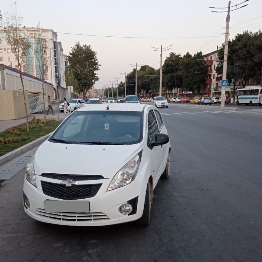 Samarqandda «Spark» piyodalar yo‘lakchasidan o‘tayotgan ayolni urib yubordi