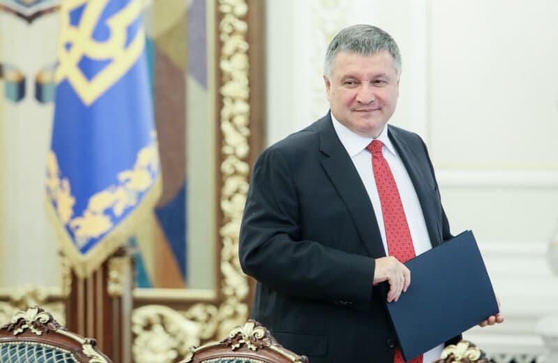 Украина ички ишлар вазири Арсен Аваков истеъфога чиқишга қарор қилди