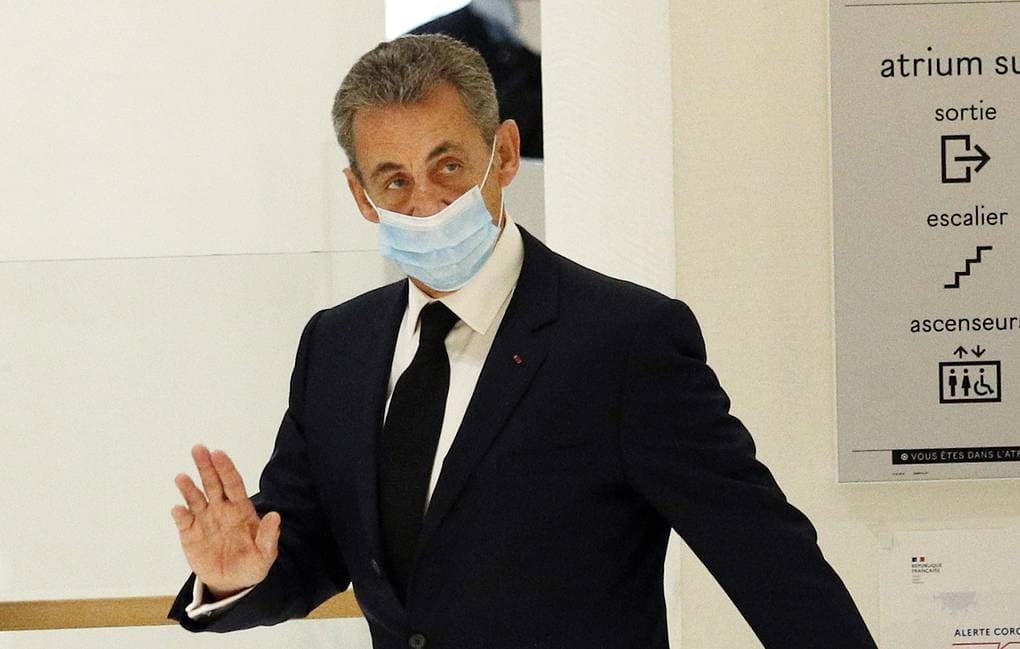 Nikolya Sarkozi sudga kuch bilan keltirilishi mumkinligi aytildi