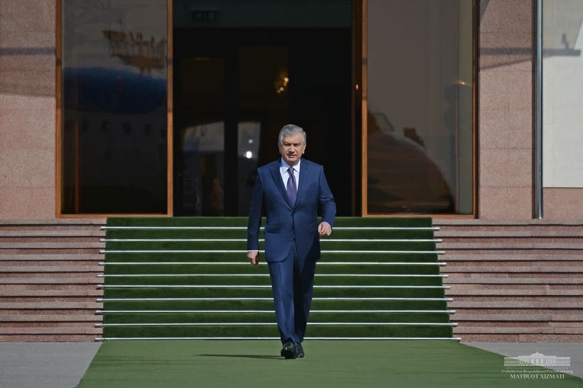 Shavkat Mirziyoyev departs for Tajikistan