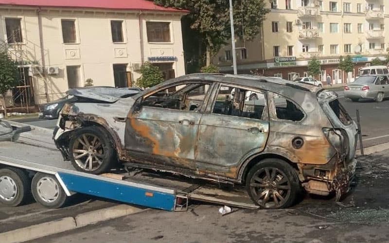 Samarqandda Captiva mashinasi yonib ketdi