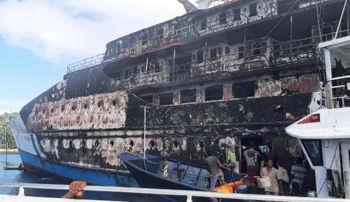 Indoneziyada bortida 250dan ortiq odam bo‘lgan paromda yong‘in chiqdi