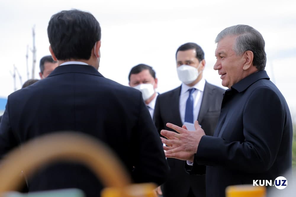 «Kerak bo‘lsa, 10 ming dollar maosh olsin». Prezident – eksportni namunali yo‘lga qo‘ygan mutasaddilar haqida