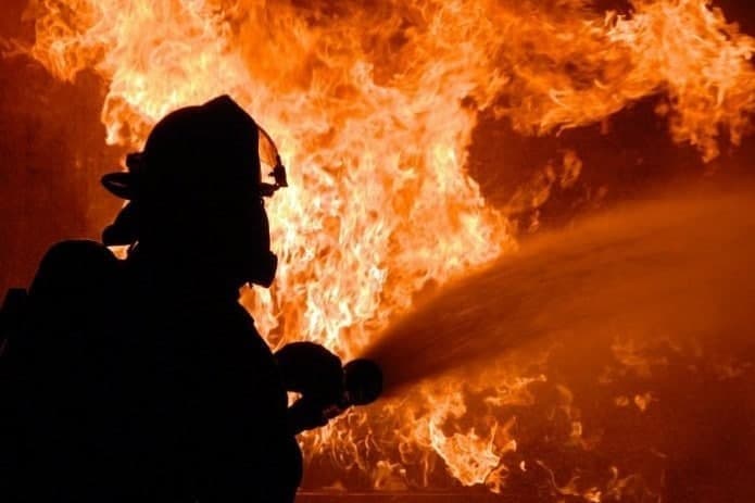 В Чиланзарском районе столицы произошёл крупный пожар. МЧС сообщает о наличии пострадавших
