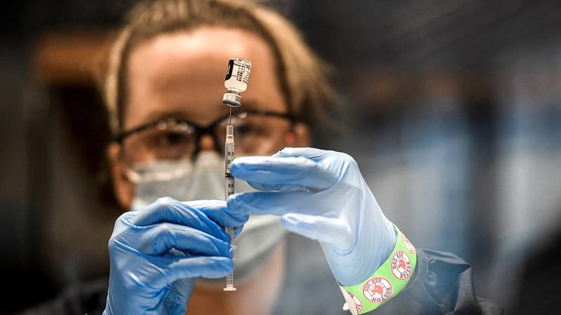 Pfizer va BioNTech koronavirusning yangi shtammlariga qarshi uchinchi dozasini sinab ko‘radilar 
