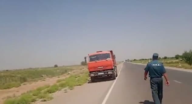 Surxondaryoda voyaga yetmagan bolalar «Kamaz»da yuk tashib yurgani aniqlangan