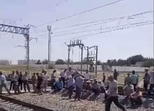 Жители Кашкадарьи, перекрывшие железную дорогу из-за проблем с электричеством, получили по 15 суток 