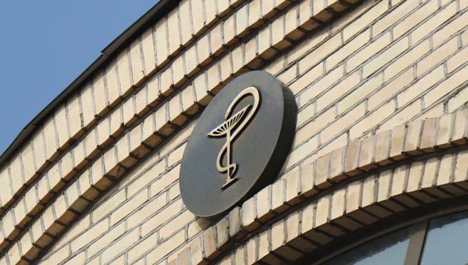 Jizzaxda xotinini ko‘rishga borgan shaxsni viloyat perinatal markazi qorovuli urib nogiron qildi