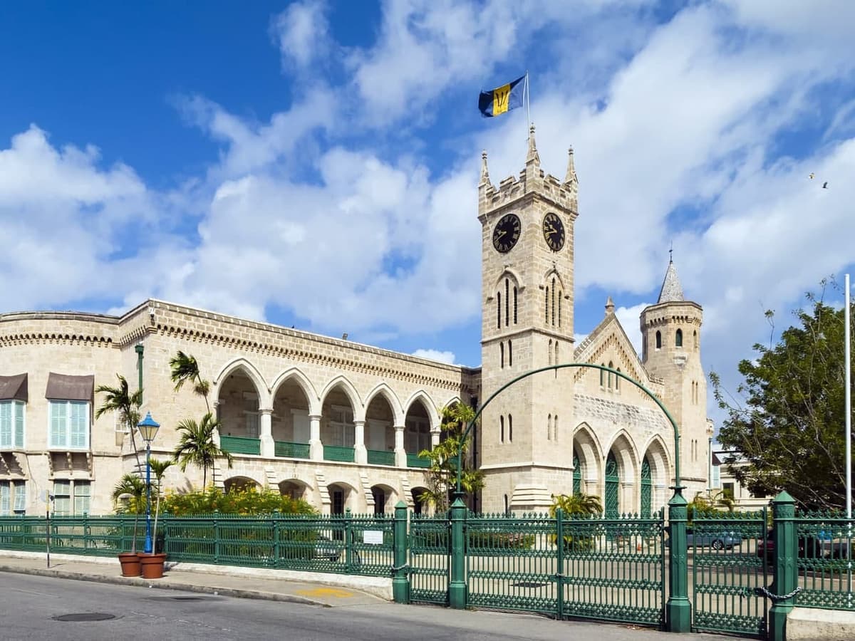 Barbados Britaniya qirolichasi boshqaruvidan chiqib, respublikaga aylanadi