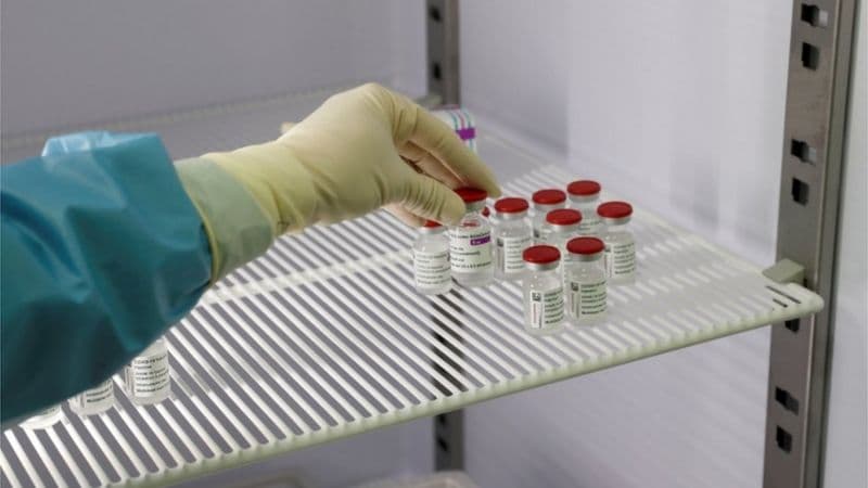 Koronavirus: Bayden respublikachi shtatlardan g‘azabda, YeI vaksina uchun «jang qilmoqda»
