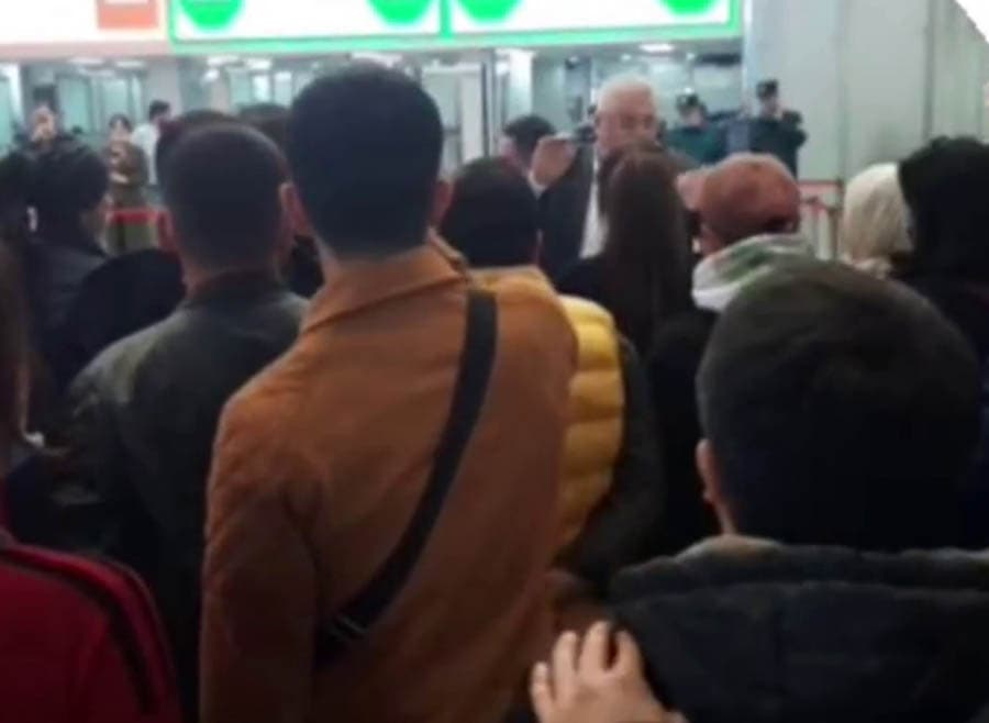 Toshkent aeroportida 200dan ortiq yo‘lovchi to‘planib qoldi. Ularning reysi jadvalga kiritilmagan