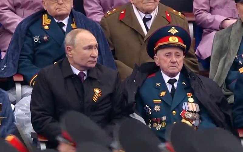 В Москве обокрали сидевшего рядом с Путиным на параде ветерана