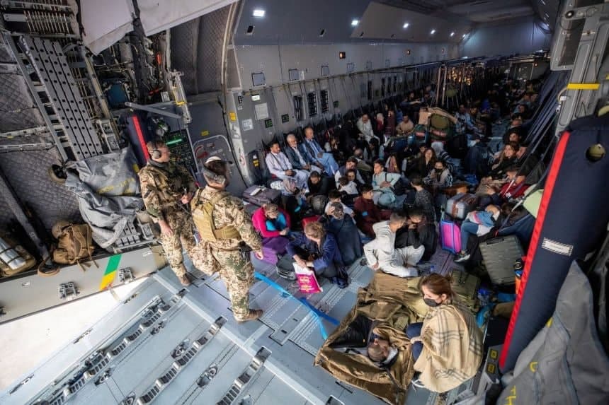 Angliyaga olib ketilgan o‘nlab afg‘onlar Germaniyada noaniq muddatga ushlab qolindi