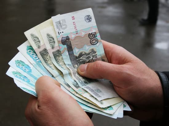 В Госдуме РФ предложили ввести налог на денежные переводы мигрантов