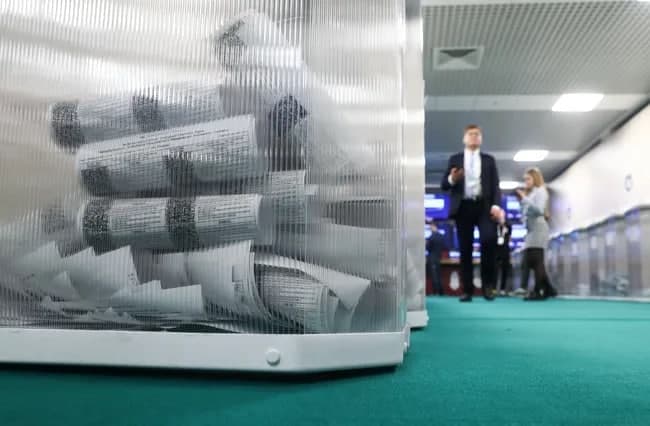 «Aqlli ovoz beriş» mojarosi, «xuşlanmagan» nomzodlar va Putin partiyasi ğalabasi. Rossiyadagi saylovlar yakunlari