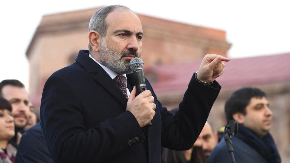 Премьер-министр Армении Пашинян заявил, что вопрос его ухода должен решить народ