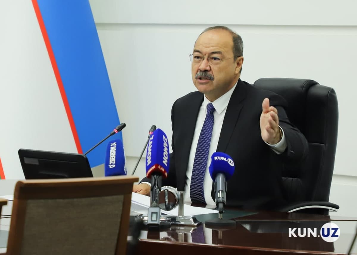 Премьер-министр подверг критике непрекращающиеся собрания во время карантина