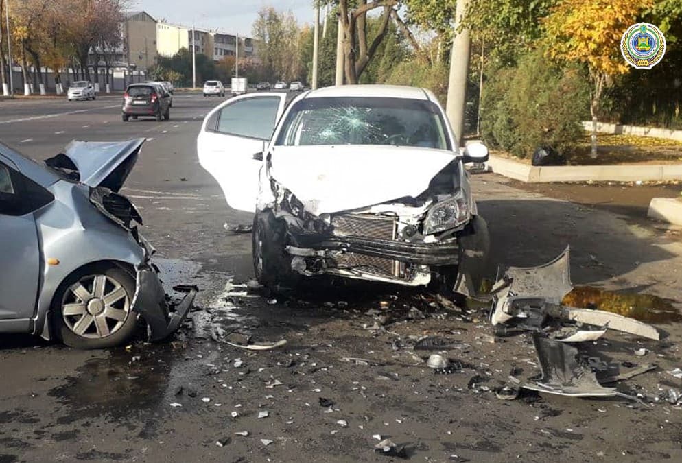В Ташкенте 53-летняя женщина погибла в аварии с выехавшей на встречную полосу легковушкой