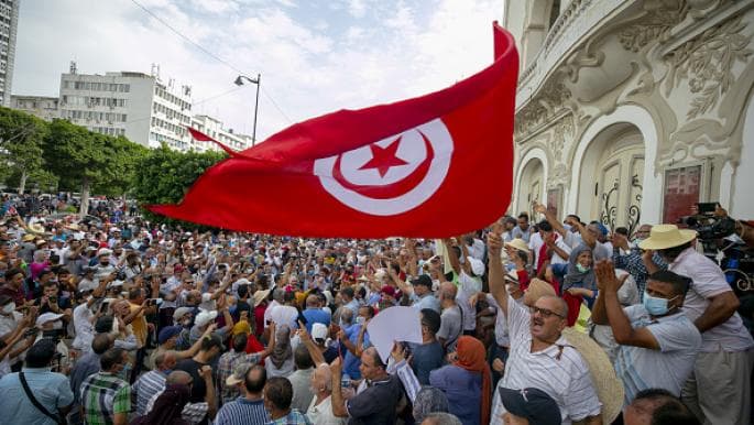 Tunis yangi «Arab bahori» yoqasidami? Muxolifat prezidentni uzurpatorlikda ayblamoqda